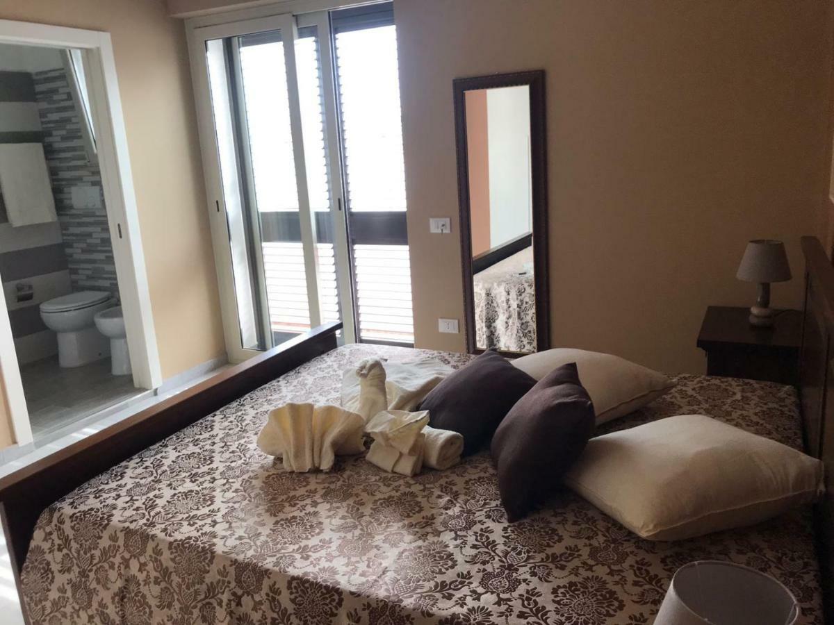 Kalantha Hotel มิแนร์วิโนดิเลชเช ภายนอก รูปภาพ